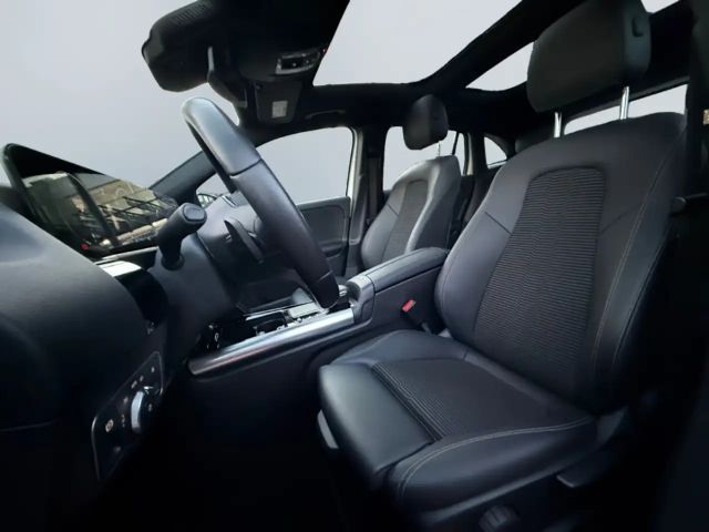 Mercedes-Benz GLA 200 7G-DCT *LED*Pano*Digital*MBux*SHZ*