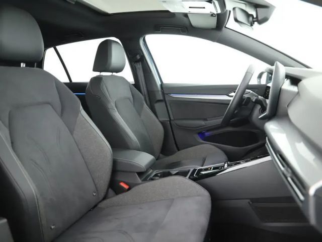 Volkswagen Golf 1.5 eTSI DSG Golf VIII IQ.Drive