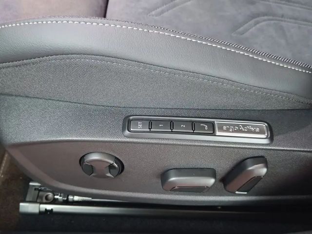 Volkswagen Golf Business DSG Variant