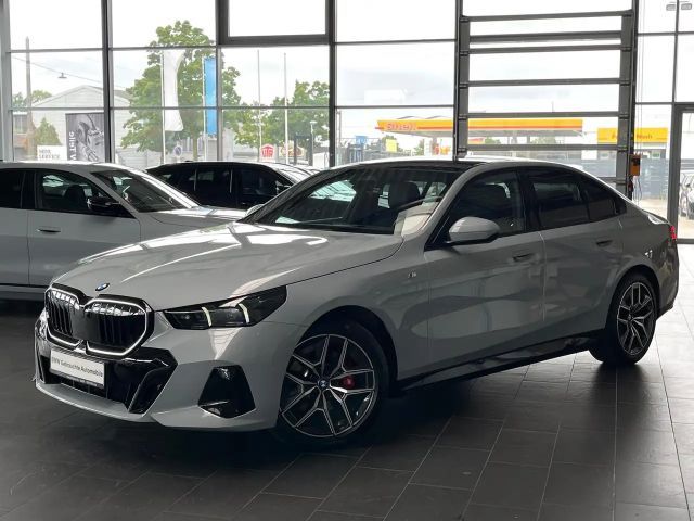 BMW 520 520d M-Sport Sedan