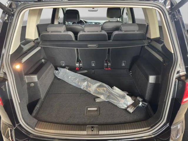 Volkswagen Touran 1.5 TSI R-Line