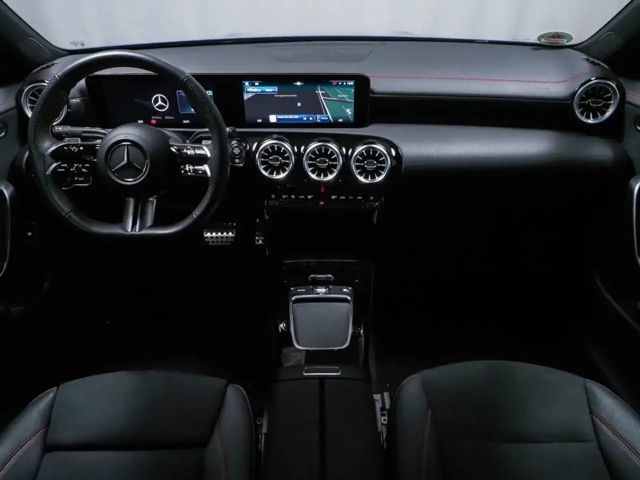 Mercedes-Benz CLA 200 AMG Line Coupé Premium