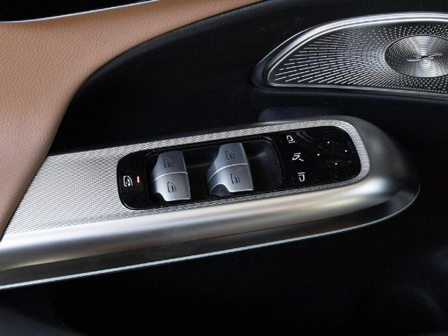 Mercedes-Benz E 200 4MATIC Sedan