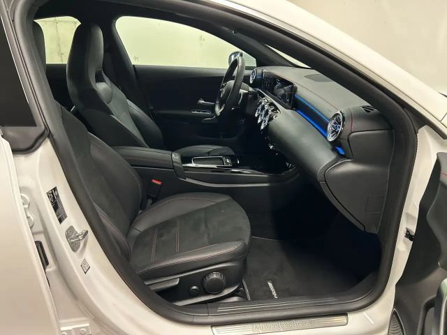 Mercedes-Benz CLA 180 AMG Line Coupé