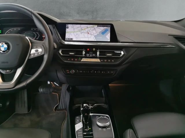 BMW 118 118i Sedan Sport Line