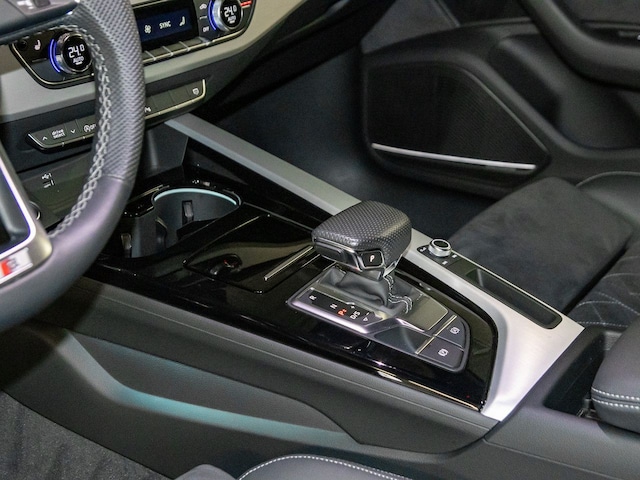Audi A4 40 TFSI Quattro S-Line S-Tronic Sedan