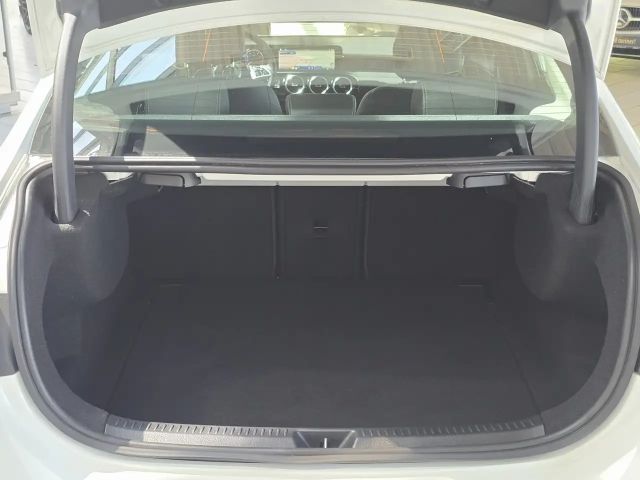 Mercedes-Benz A 180 Limo Progr. Adv. DISTRONIC+STANDHEIZ.+360°