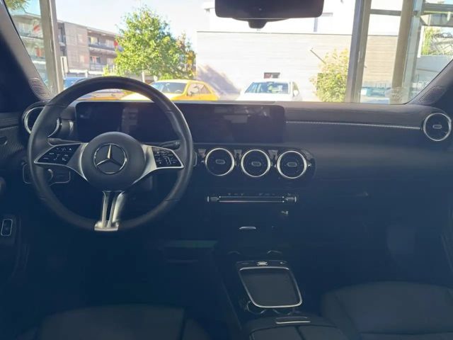 Mercedes-Benz CLA 180 Coupé Progressive