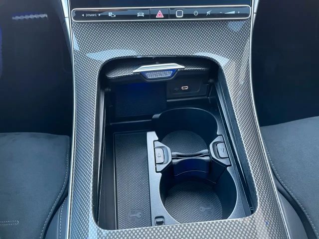 Mercedes-Benz C 200 4MATIC AMG Line Sedan