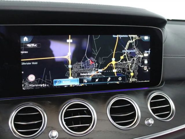 Mercedes-Benz E 220 AMG Line E 220 d Sedan