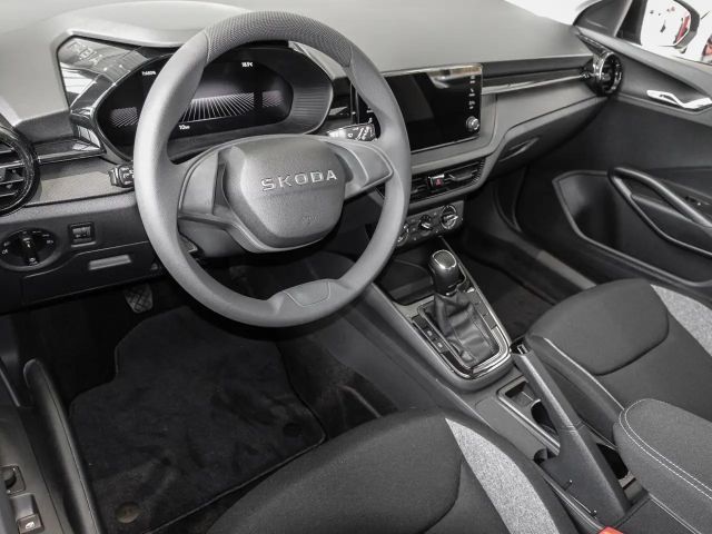 Skoda Fabia 1.0 MPI Essence LED PDC SHZ SOUNDSYS SPURH