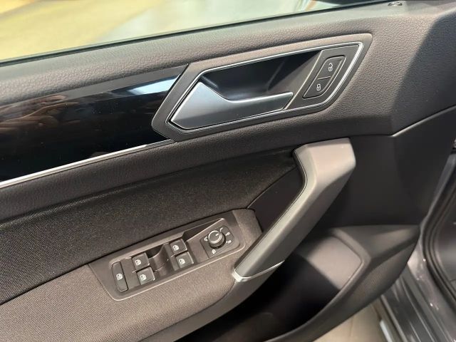 Volkswagen Touran DSG Highline R-Line