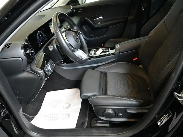 Mercedes-Benz A 180 A 180 d