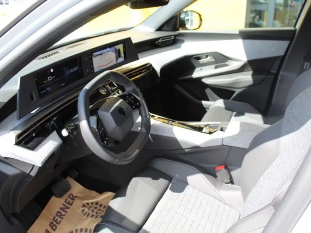 Peugeot E-5008 Allure Pack