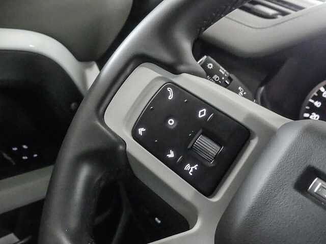 Land Rover Defender 110 Dynamic SE