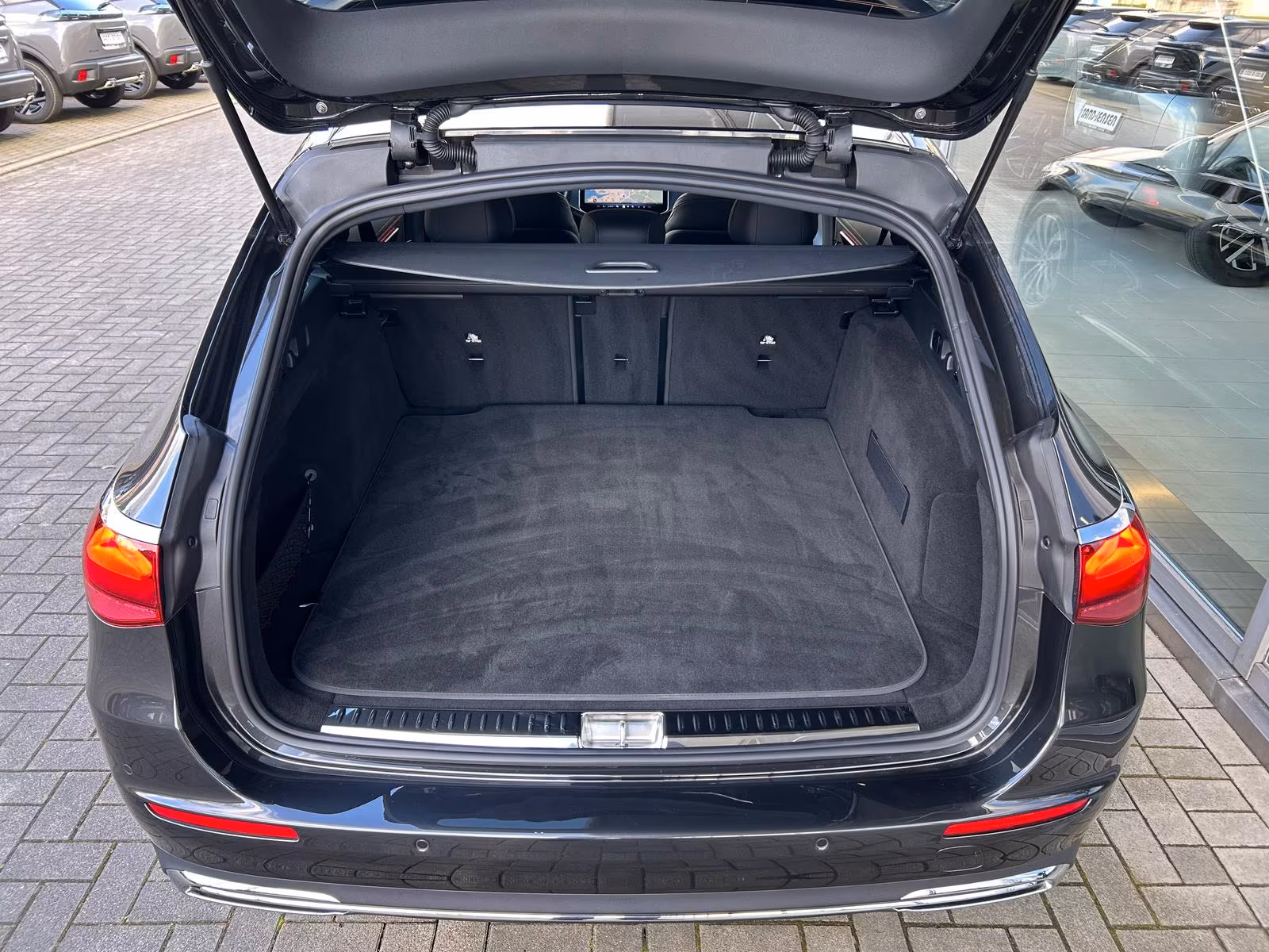 Mercedes-Benz E 220 AVANTGARDE E 220 d Estate