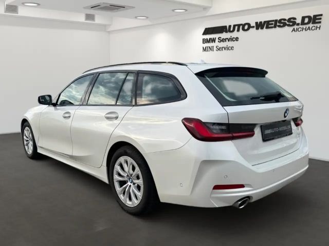 BMW 318 iAT  +HUD+ADAPTIVE-LED+ACC+NAVI+SHZ+DAB+MFL+