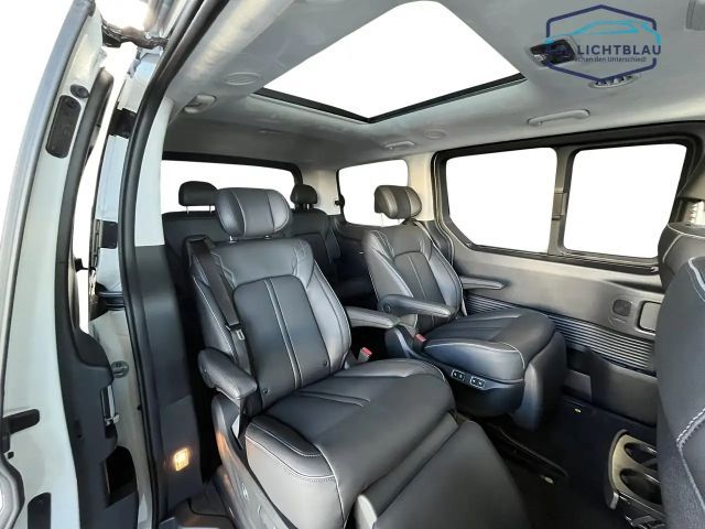 Hyundai Staria Signature