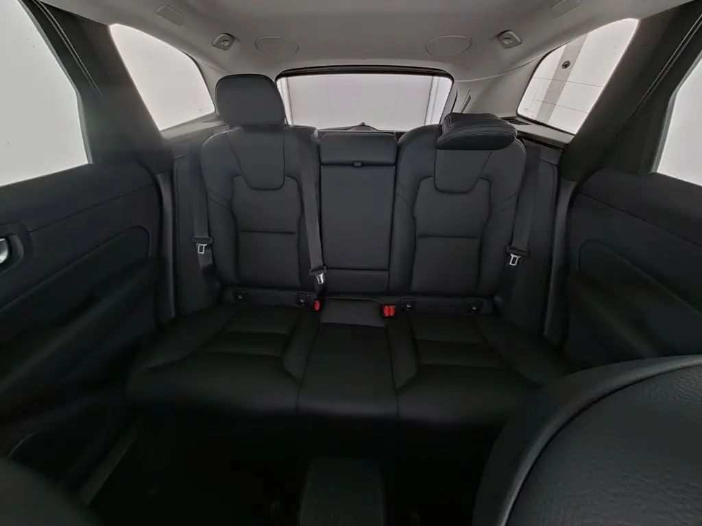 Volvo XC60 AWD Core Recharge