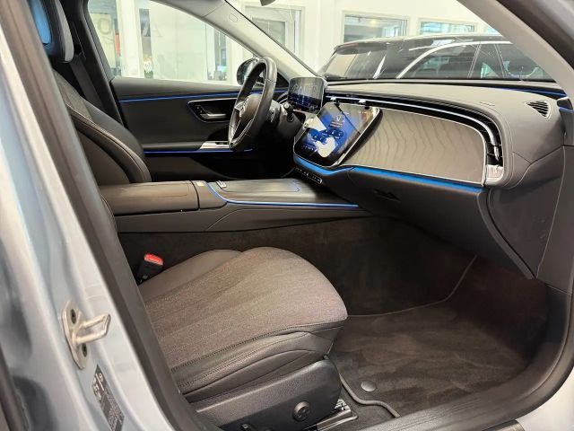 Mercedes-Benz E 220 E 220 d Sedan