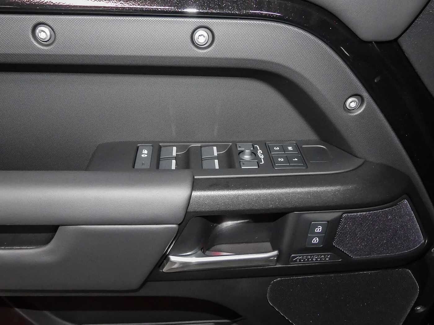 Land Rover Defender 110