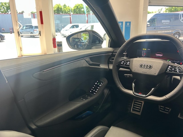 Audi A6 Avant Quattro S-Tronic