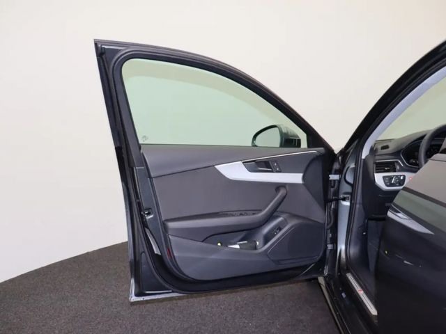 Audi A4 40 TDI S-Line Sedan