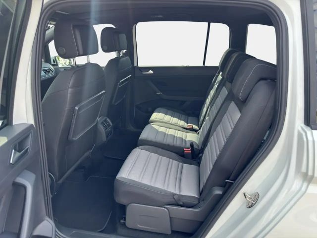 Volkswagen Touran 1.5 TSI DSG R-Line