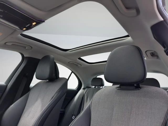 Mercedes-Benz E 200 AVANTGARDE Sedan