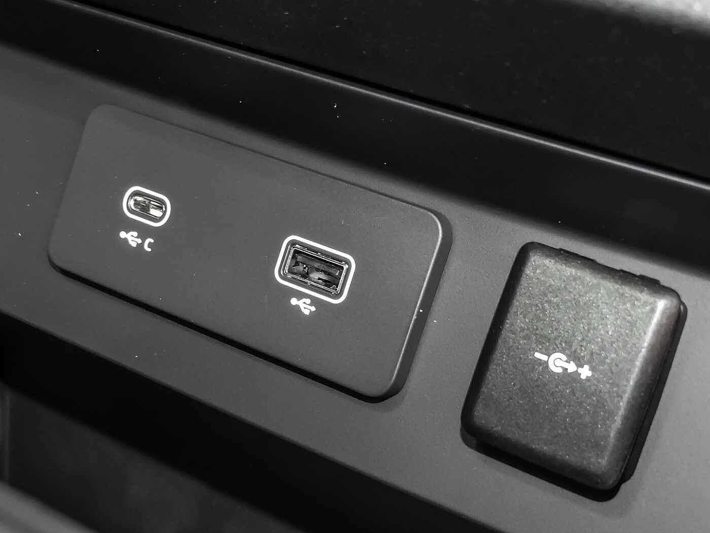 Land Rover Defender P500 X V8