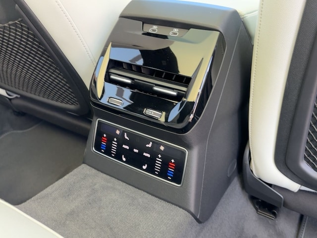 Audi A6 Avant Quattro S-Tronic