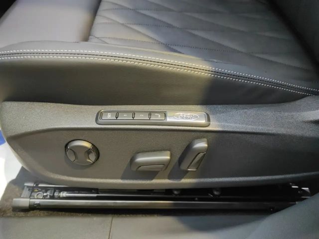 Ford Capri Premium RWD