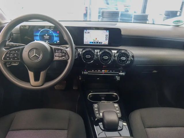 Mercedes-Benz A 200 A 200 Automatik +Navi+PDC+SHZ+Carplay+Android+Temp