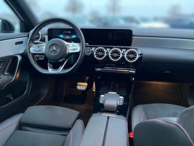 Mercedes-Benz A 220 A 220 d AMG Line