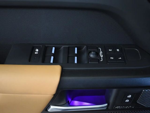 Land Rover Defender 110