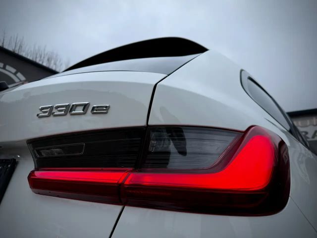 BMW 330 330e M-Sport xDrive