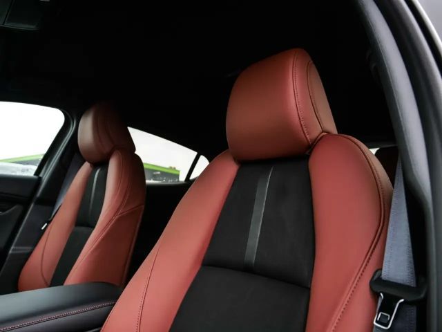 Mazda 3 2.5L SkyActiv e-Skyactiv