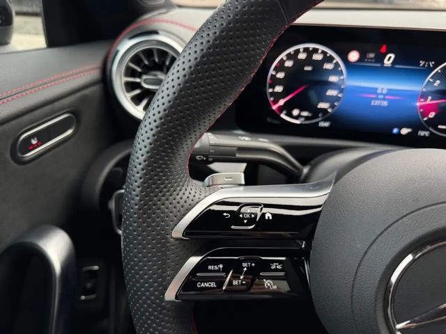 Mercedes-Benz CLA 200 AMG Line Coupé Sedan