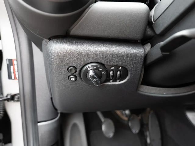 MINI Cooper Essential Trim FACEL. LED SHZ PDC