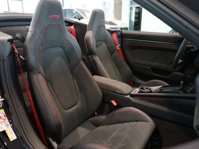 Porsche 992 Cabrio Carrera GTS