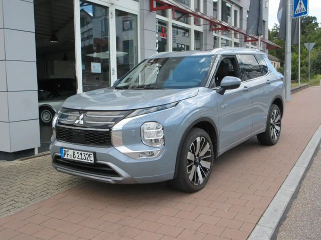 Mitsubishi Outlander Top