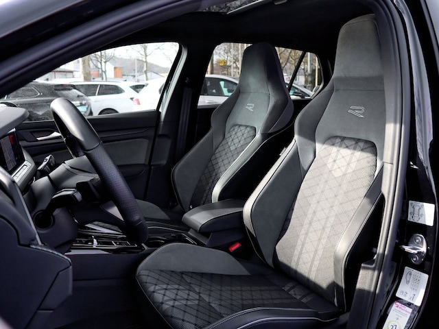 Volkswagen Golf 1.5 eTSI DSG R-Line