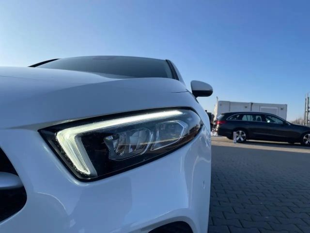 Mercedes-Benz A 250 A 250 e