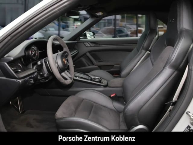 Porsche 992 Cabrio Carrera GTS