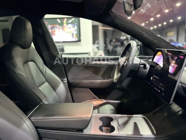Tesla Model Y AWD Dual Motor Performance