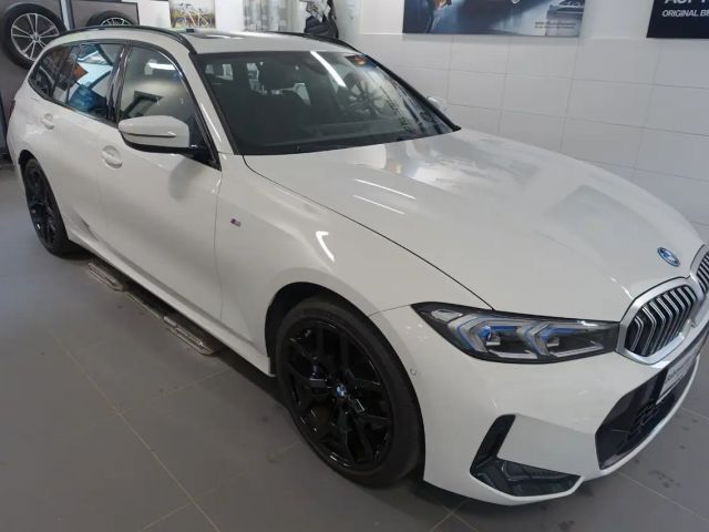 BMW 330 330e M-Sport xDrive