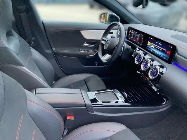 Mercedes-Benz CLA 200 AMG Line Coupé