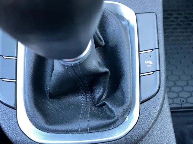 Hyundai i30 1.5 Selected Kombi mit wenig KM*Top gepflegt