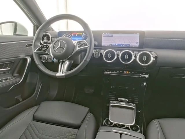 Mercedes-Benz A 180 Hatchback Progressive