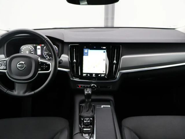 Volvo V90 Momentum